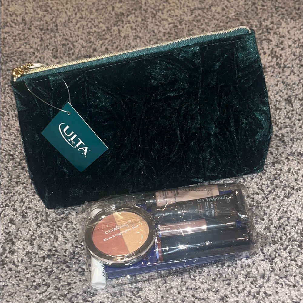 NWT Ulta Beauty Set with bag